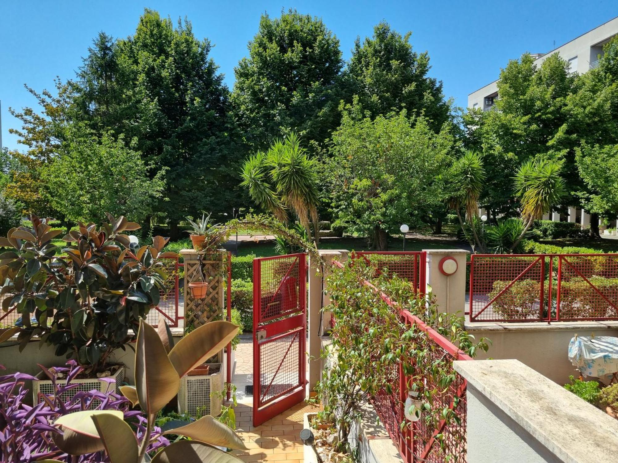 Intero Appartamento Con Giardino E Parcheggio Rome Exterior photo